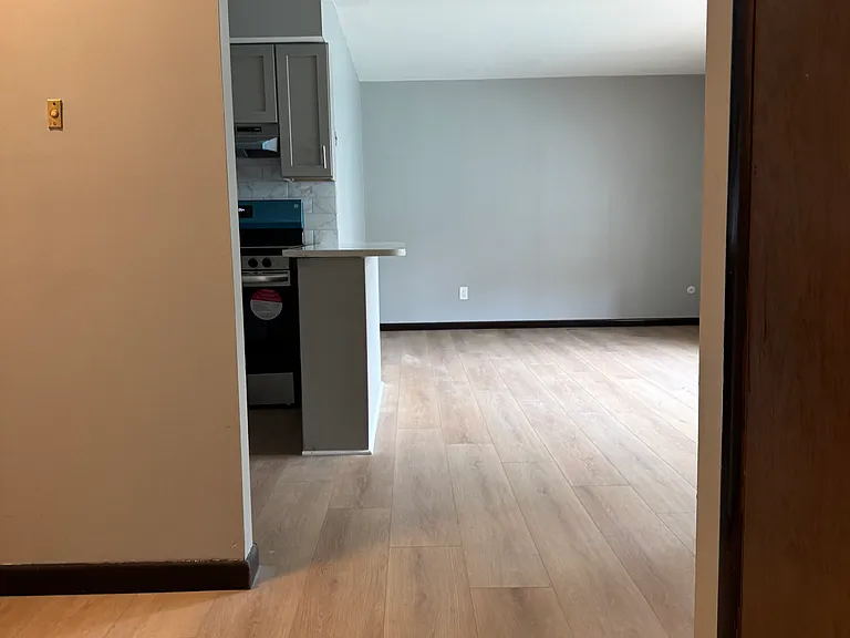 170 Knox — Photo 8