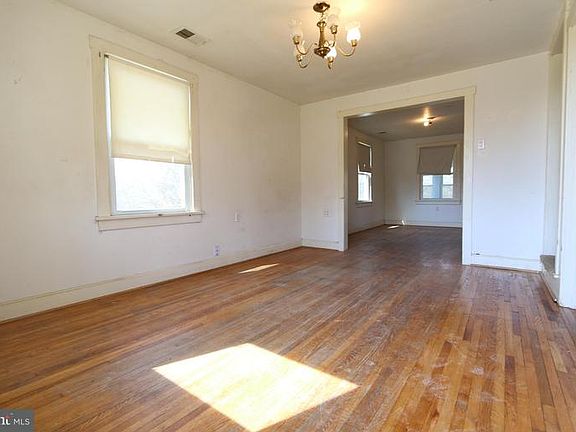 3rd image of 15106 Bloyers Ave