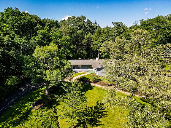2nd image of 621 Hawthorne Ct