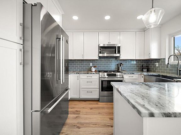 3rd image of 38909 Lakeshore Dr
