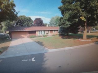 2925 Gilbert Dr, Green Bay, WI 54311
