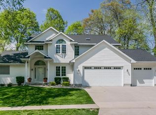 1622 Woodcrest St NE, Cedar Rapids, IA 52402