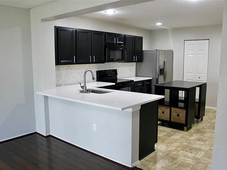 1017 Chalcedony St — Photo 3