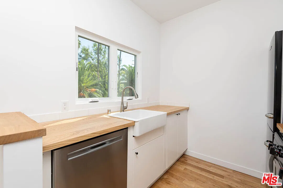 3700 W Sunset Blvd — Photo 3