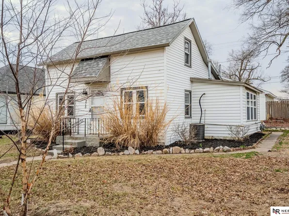 215 W Gardiner St, Valley, NE 68064