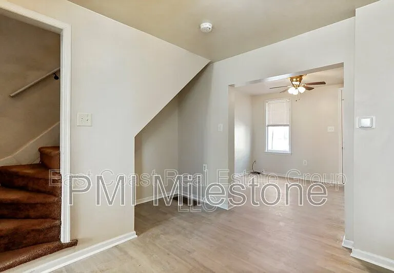 118 S Locust St — Photo 14