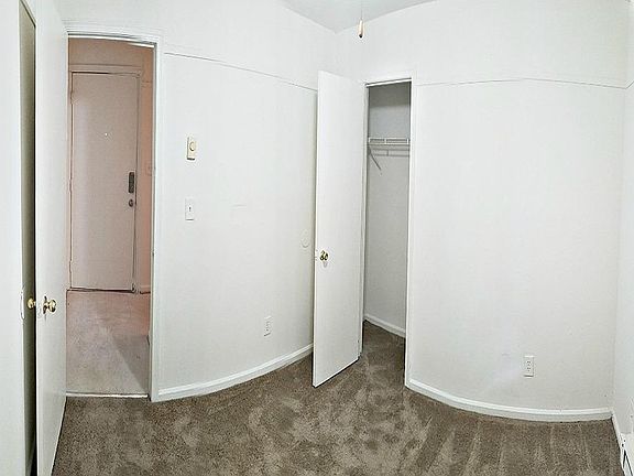 5th image of 824 W 42nd St