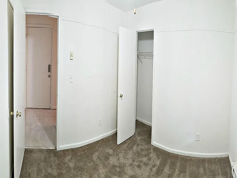 824 W 42nd St — Photo 5