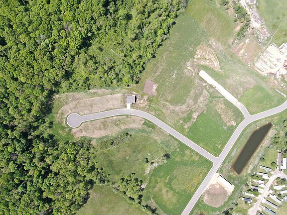 4th image of 15 Woods Trl