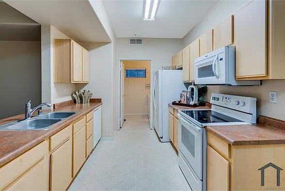 2 bed, 1159 sqft, $2,295 — Photo 2