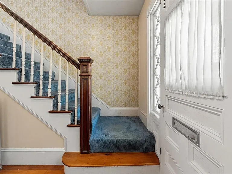 20 Stark Ave — Photo 4