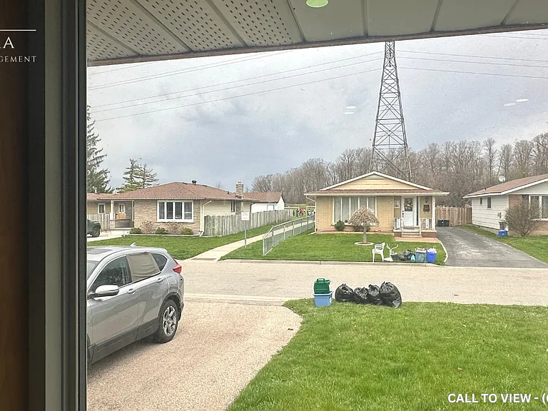 85 Geneva Cres — Photo 31