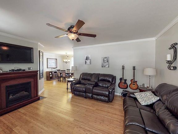 5th image of 325 Woodland Dr