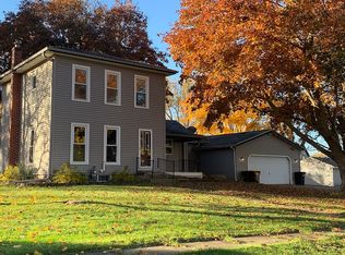 611 E Snyder St, Davis, IL 61019