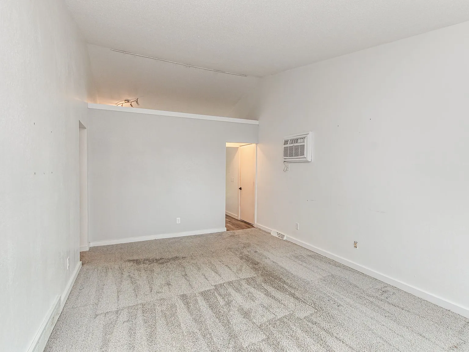 6073 Weiss St — Photo 2