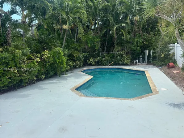 8850 NE 4th Ave, El Portal, FL 33138