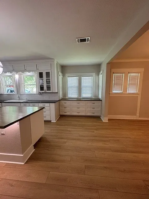 3 bed, 2464 sqft, $3,000 — Photo 4