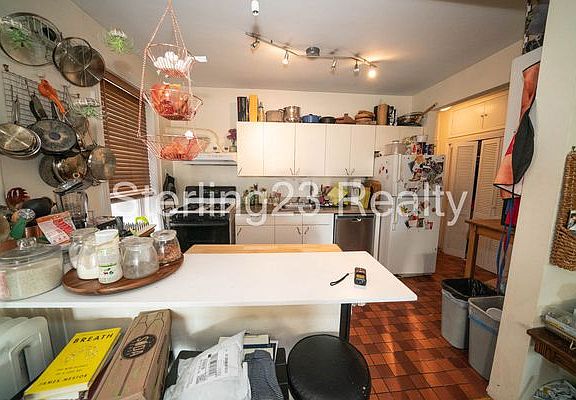 5th image of 2367 24th St Floor 2