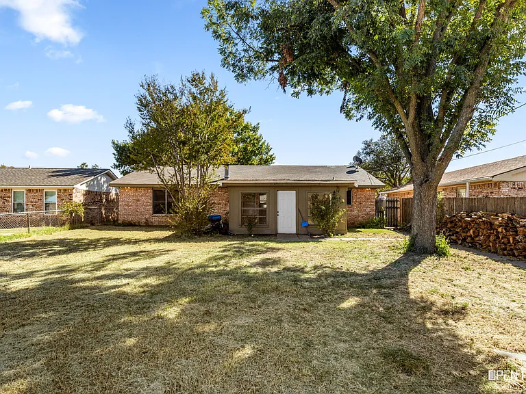 216 Dirks Dr — Photo 32