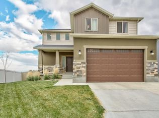 606 W Regent Garden Ln, Bluffdale, UT 84065