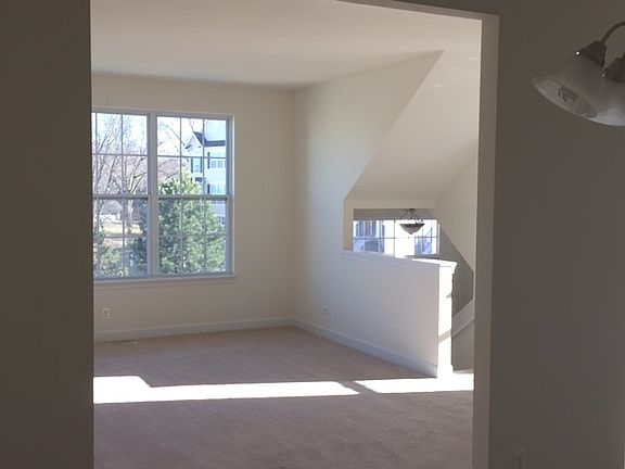 5th image of 11 Melrose Ct