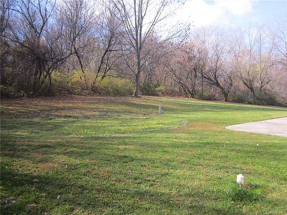 5th image of 45 Longbow Cir