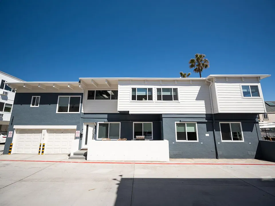 2807 Strandway