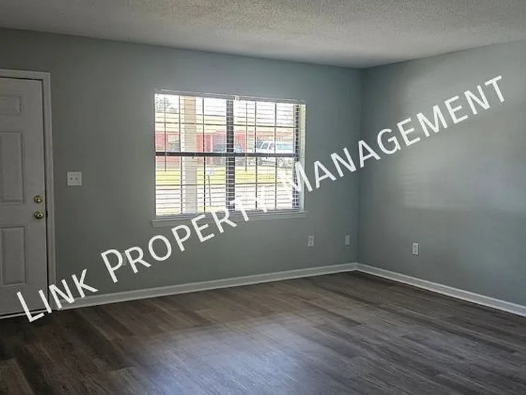 900 Peppermill Rd — Photo 20