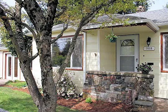 7035 SE Ogden St photo 1