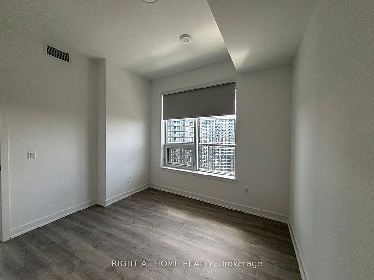 5105 Hurontario St #2905 — Photo 24