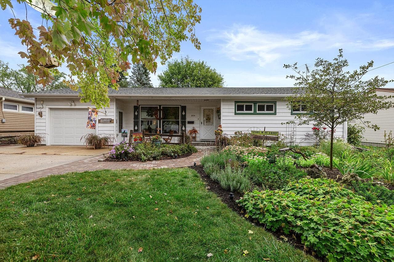 804 Summit AVENUE, Waukesha, WI 53188 Zillow
