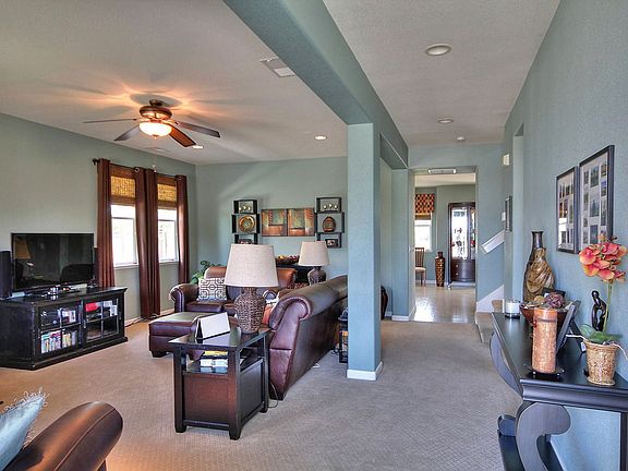 4th image of 764 Twin Oaks Dr