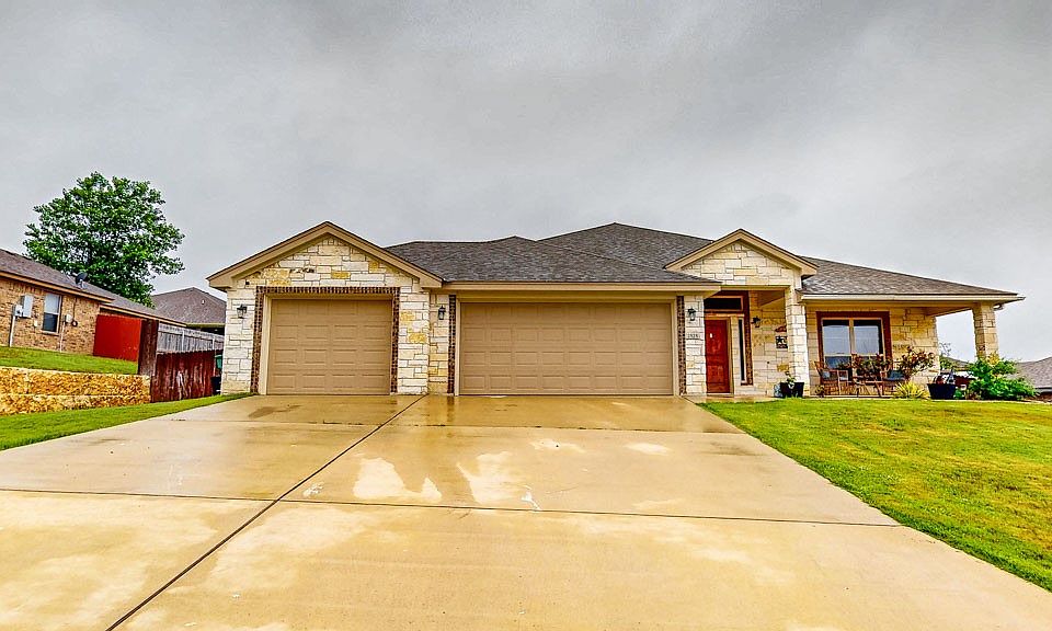 1st image of 2525 Faux Pine Dr