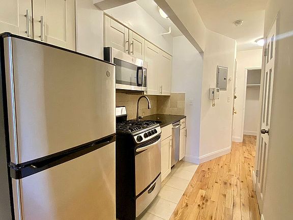 5th image of 533 3rd Ave #3Z