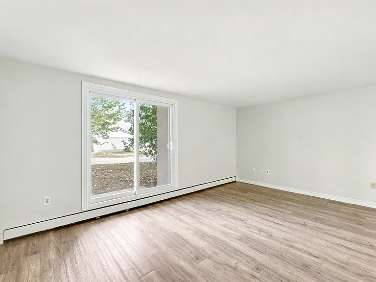645 Village Green Ave — Photo 14