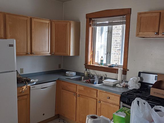 3rd image of 3656 N Whipple St #2