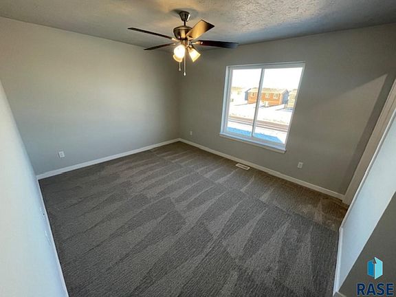 4th image of 9518 W Tunis Dr
