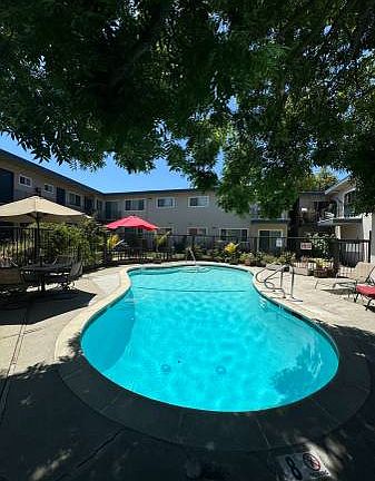 4th image of 981 Bonita Ave