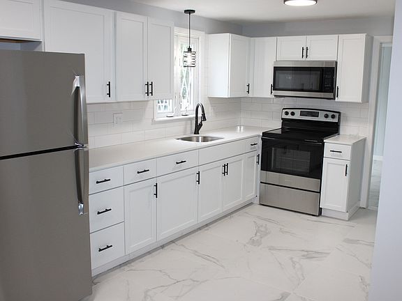 3rd image of 158 Woodcrest Rd