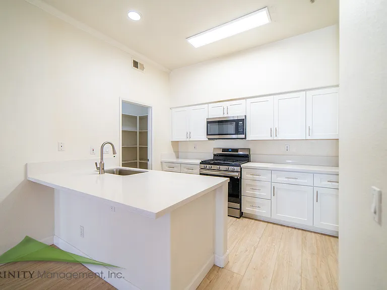 12360 Carmel Country Rd #304 — Photo 2