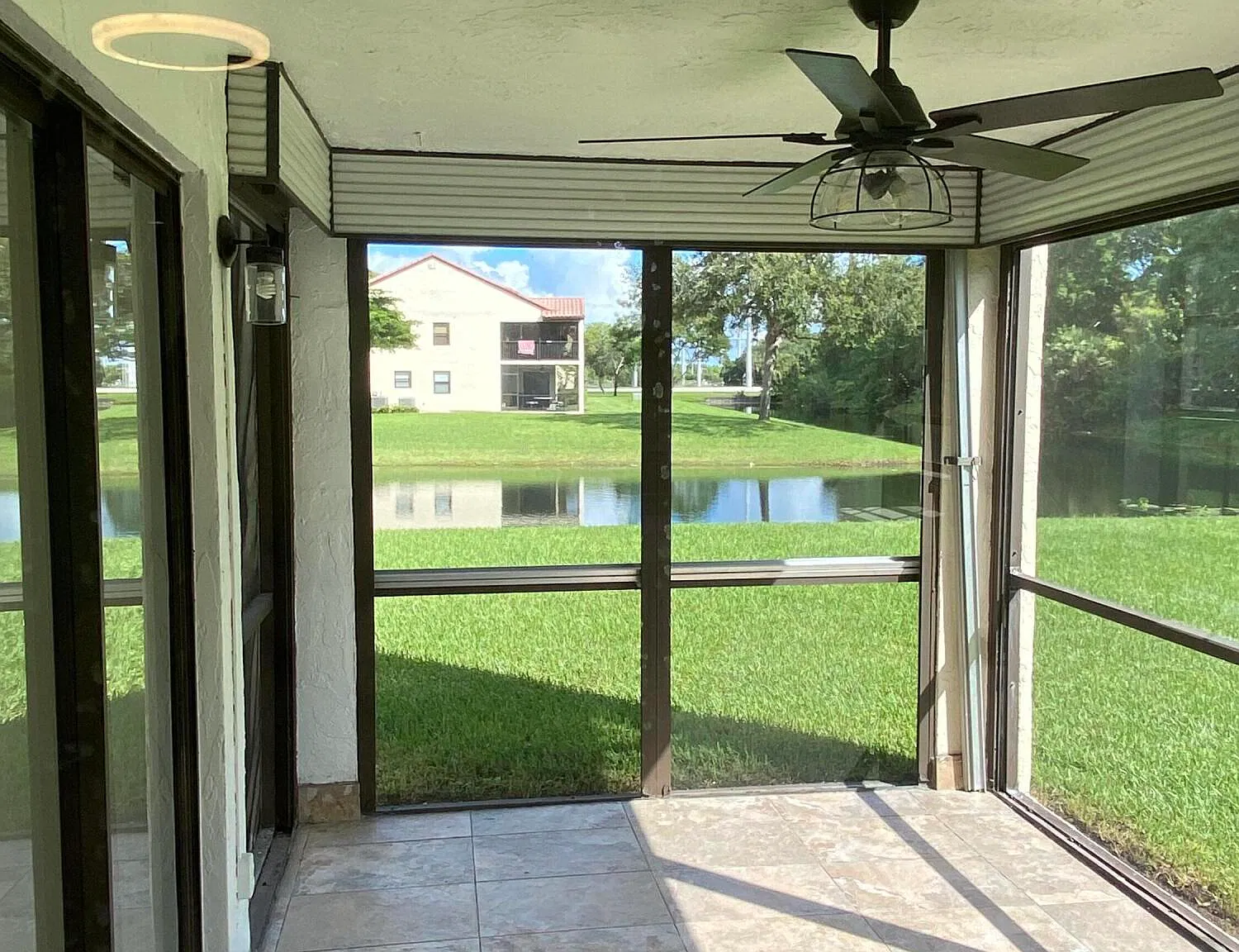 2 bed, 2.0 bath, 1300 sqft, $2,800 — Photo 3