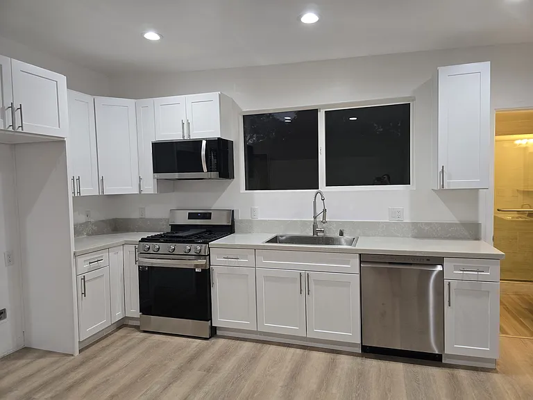 3230 Cerritos Ave #1/2 — Photo 8