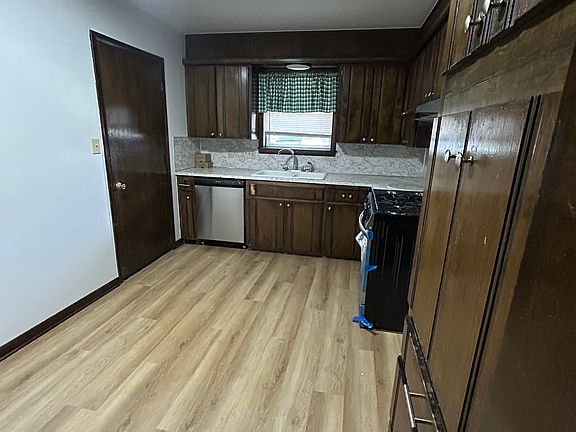 Kitchen, new dishwasher, new gas stove