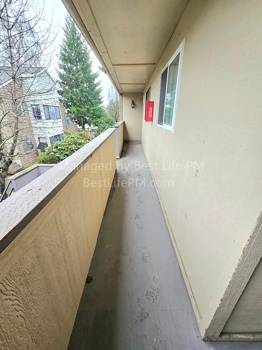 Building Photo - 603 SE 148th Ave