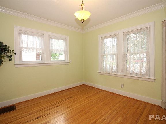 4th image of 1119 E Elmhurst Ave