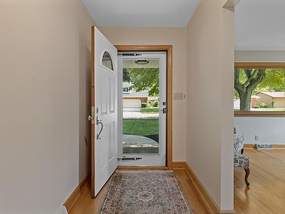 2nd image of 1119 Clermont Dr