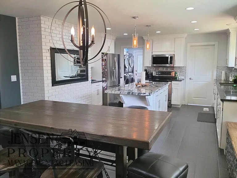 1151 W Wesley Powell Dr — Photo 3