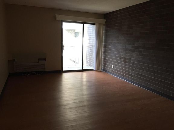 4th image of 2106 Kanawha Blvd E APT 524
