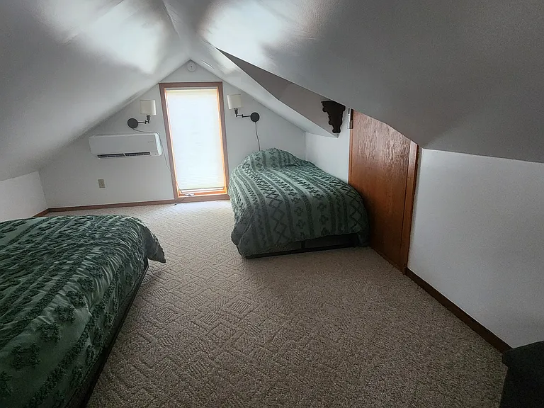 225 E Dakota St — Photo 4