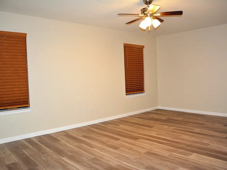 4616 Woodstock Dr — Photo 15